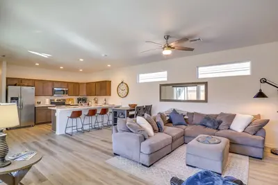 Image de Bullhead City Home: Central A/C + Pool Access