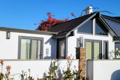 Image de Cozy Beach Bungalow! Only 5 minute walk to the Beach and Pet Friendly!
