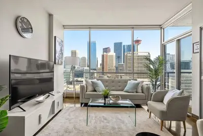 Image de Prime Downtown - Luxury 2bd Condo + Free Parking\n