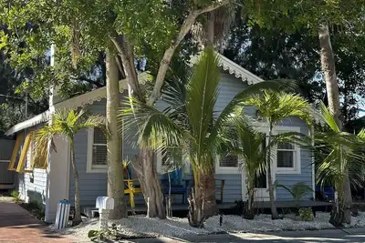 Happy Hour Cottage on Sunset Beach Treasure Island, Fl. Steps from the Beach! !