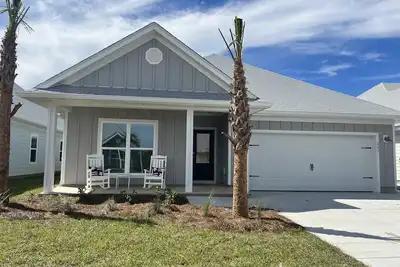 Image de 2 blocks from beach, private golfcart and pool access!