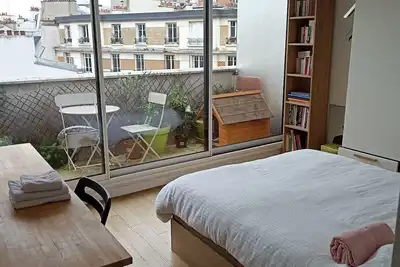 Image de Grand appartement à Paris, très calme et lumineux, balcons, 3 minutes du métro!