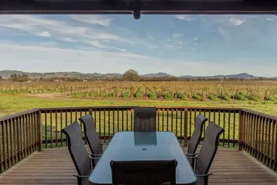 Image de New! Charming Vineyard Cottage in the heart of the Russian river wine country!