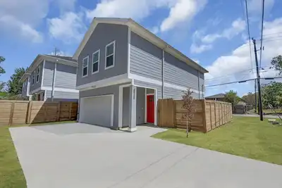 Image de Beautiful new home very close to a lot of restaurants and shops. Ni