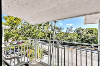 Image de Key Largo Townhouse Next to Pool and Salt Water Lagoon in Gated complex