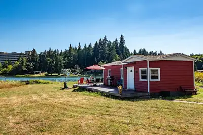 Image de Peaceful Beachfront Cottage - Large Deck & Fire Pit - Gorgeous Views & Wildlife