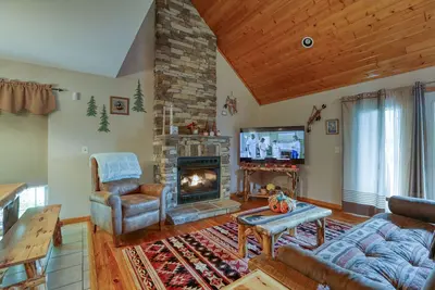Image de Smoky Mountain Getaway by RedAwning