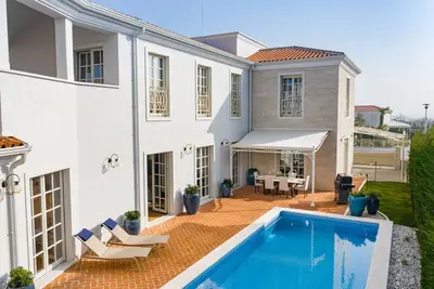 Image de Villa Palazzo di Fiordaliso with Pool