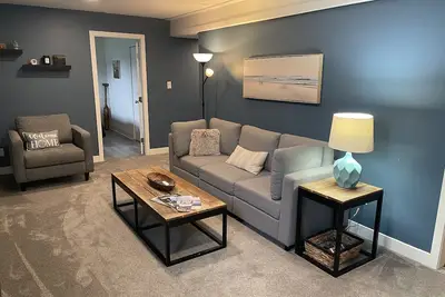 Image de Cozy Private Suite with hot tub and fire-pit!