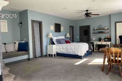 Image de “Hidden Gem” Roomy and Relaxing Orchard Suite\n