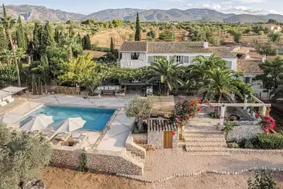 Image de Can Lull, Casa Familiar Totalmente Renovada y Rodeada de Olivos