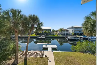 Image de Remodeled Waterfront Home Direct Gulf Access. Fishing, Boating, Scallop Paradise