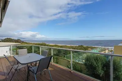 Image de Beachfront at Bonbeach A Coastal Lifestyle Gem
