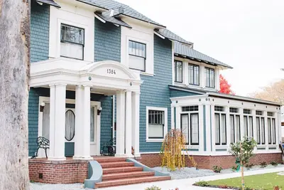 Image de Beautifully restored historic home within walking distance of downtown Chico!