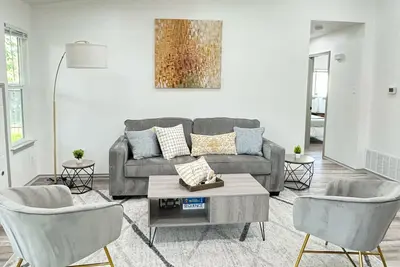 Image de New Relax Modern Luxury 3BR2Bath Home Sleeps 10, close to Lake Travis and Domain