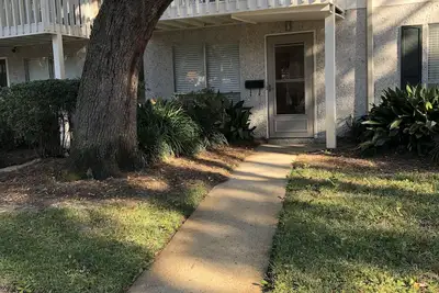 Image de This condo is a stroll to the pier and 10 restaurants and 1. 2 miles to beach!