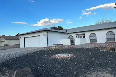 Image de Spacious 4 Bedroom Home in Prime Location