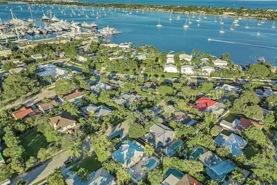 Image de Runaway Hideaway Wpb - Heated Pool home near Downtown and Palm Beach Island