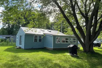 Image de Cozy channel cottage with dock and access to North Sandy Pond.