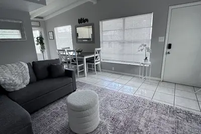 Image de Get cozy, 4 bedrooms. Close to Clarence Fort Park, 4 miles to Busch Gardens.