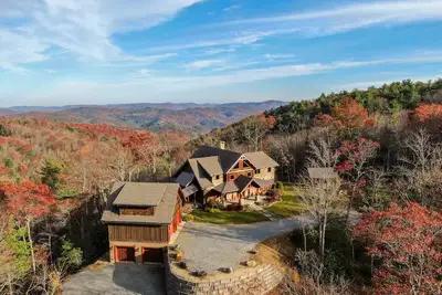 Image de Bailey's Creek Lodge - Stunning views, outdoor kitchen, fire pit!
