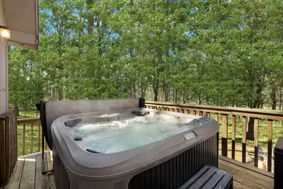 Image de Hot Tub, FirePit, Large Yard, Screened Porch, WiFi