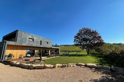 Image de Maison d'hôtes Le Cube - La Roche Vineuse