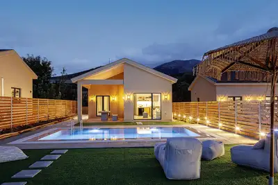 Image de Luxury villa with private pool, for families seeking nature's tranquil escape