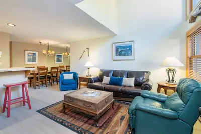 Image de Summer Value! Enjoy Deck, Hot Tub & Parking