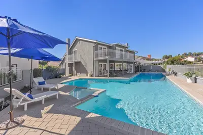 Image de Athena Aquatic Retreat at Lake Mission Viejo - large pool home