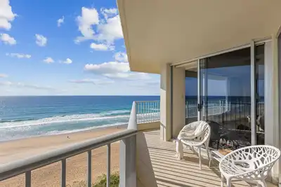 Absolute Beachfront - 3 bedroom apartment in Main Beach