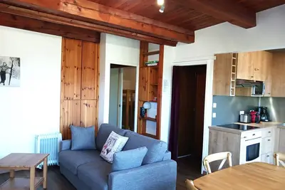 Image de Charmant 2 pièces rénové, exposé sud, à 50m des pistes, WiFi, Tv, parking, casier à skis