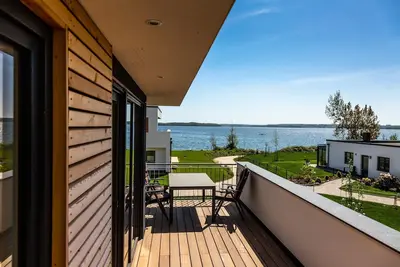Image de Traumhaftes Appartment mit Seeblick, Sauna, Kamin, Dachterrasse und Stadtnähe