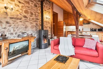 Image de Charmant 3 pièces avec balcon, piscine et poêle à bois, proche des pistes à Serre Chevalier-Chantemerle