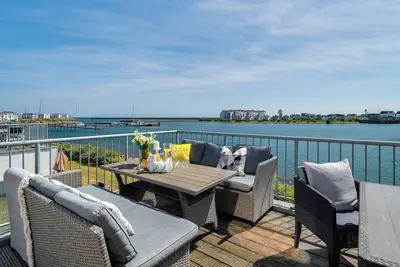 Image de Harbourviews- 1. Reihe am Wasser, Finnische Sauna, Whirlwanne, Balkon & Kamin