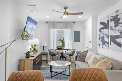 Image de Modern 2br • Sleeps 6 • Near Uh & Midtown