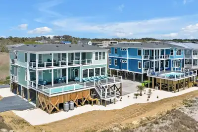 Image de Brand New 12 Bedroom, Oceanfront Home-Walk to Restaurants, Stores, Entertainment