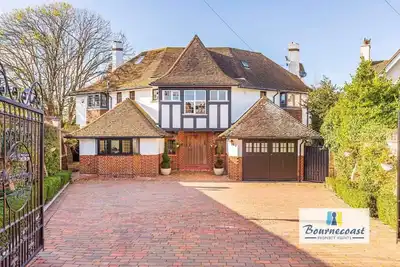 Image de Bournecoast: Beautiful Six Bedroom House with Amazing Sea views - Hb9555
