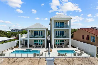 Image de Gulf Front with Panoramic Views! Sleeps 35! Low-Speed Vehicle and Bikes!
