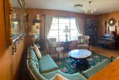 Image de The Aurora House, minutes from Downtown &Rpt Beach