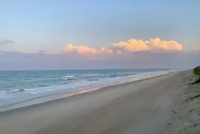 Image de The Surf House\nSingle Family Home - Deeded Beach Access