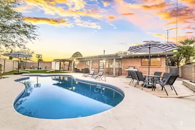 Image de New Beautiful, Spacious Tucson Oasis 4bd/2. 5ba, 11 Guests