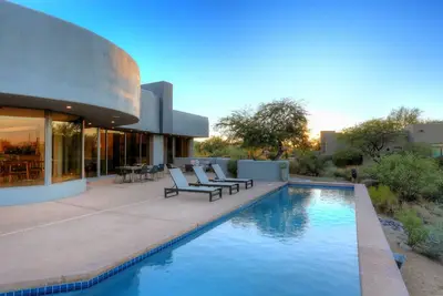 Image de Luxurious, Contemporary, Resort Style, 4 Bedroom, on 15th Tee of Troon North.