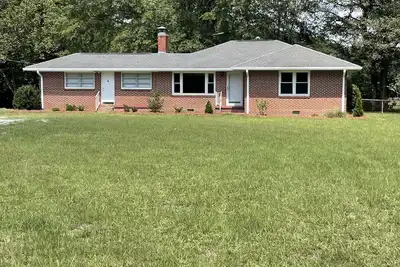 Image de Benton House by the lake