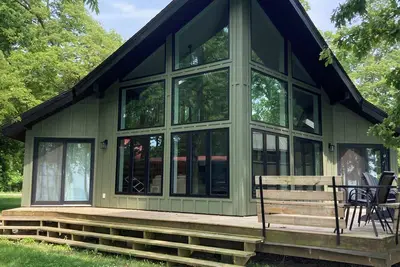 Image de Pelee Cabana: Private beach front property with stunning nightly sunsets