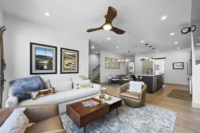 Image de Modern Townhome, Amazing views from the Rooftop Hot tub 541