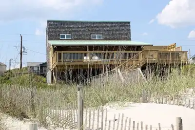 Image de Hot Tub & Pet Friendly, Ocean Front, Covered Decks!