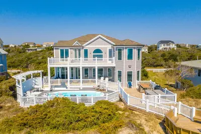 Image de Ocean Front 5br Ensuites, Pool & Hot Tub, Game Room & Elevator!