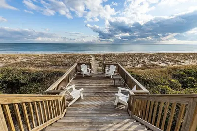 Image de Classic Ocean Front Cottage - 1 Level and close to town!