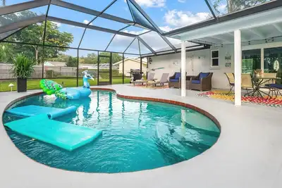 Image de Two Bedroom/Two Bath, Sparkling Heated Pool, Minutes To Img and  Anna Maria. . .